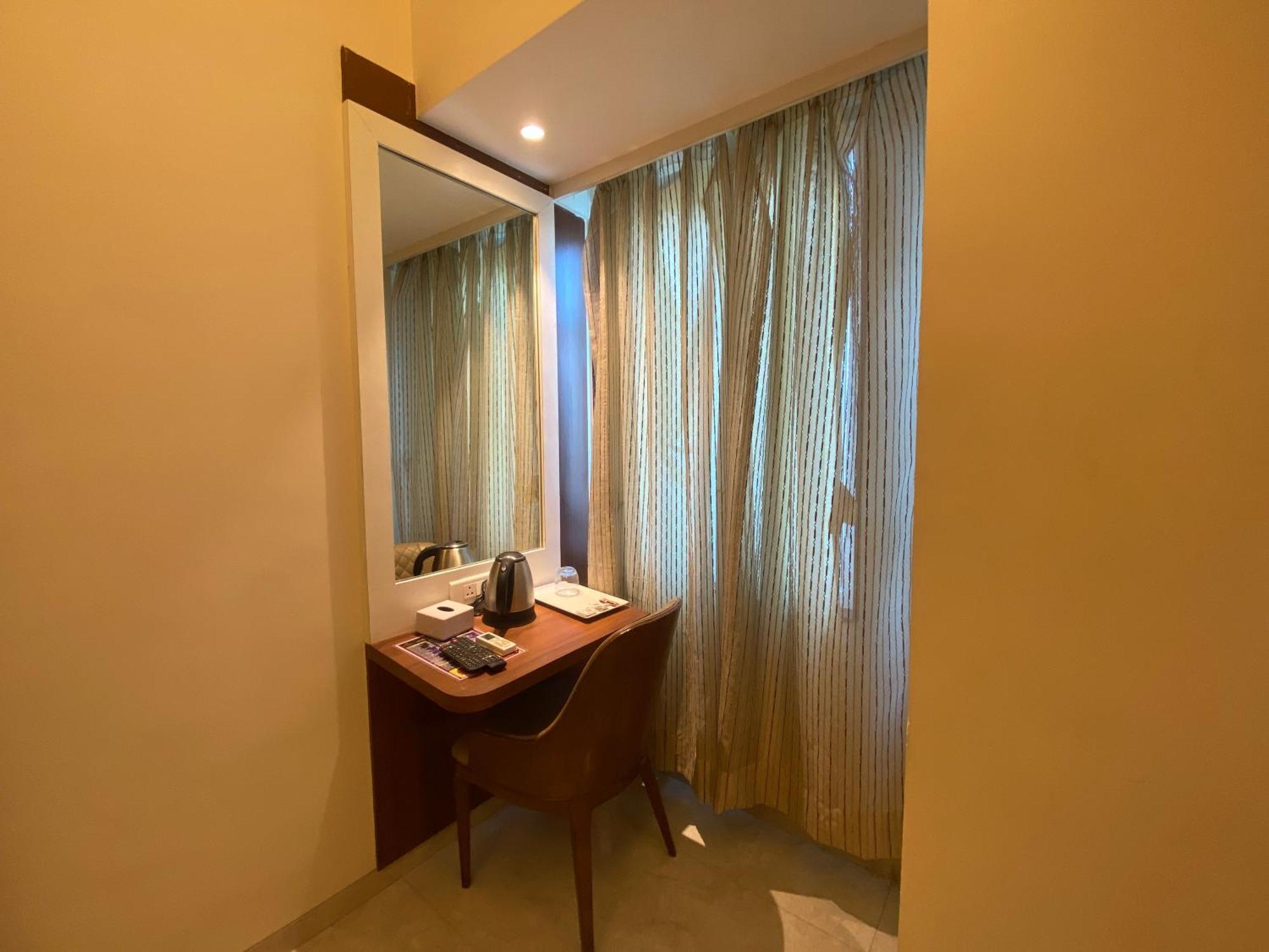 Hotel Czar Inn - Vashi Navi Mumbai Extérieur photo